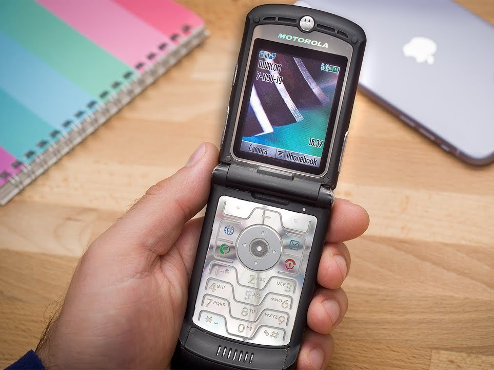 Motorola Releases The RAZR Flip Phone
