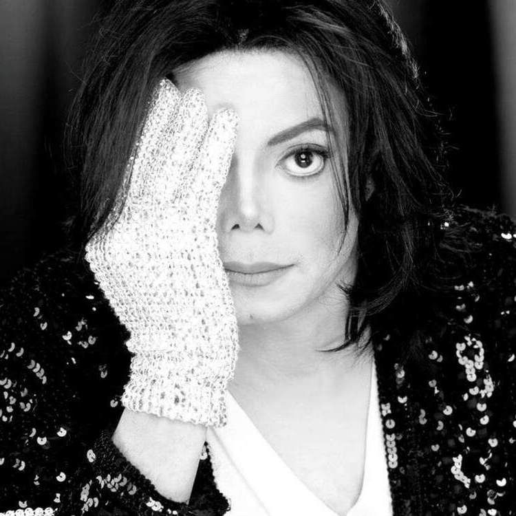 Michael Jackson Tragically Dies