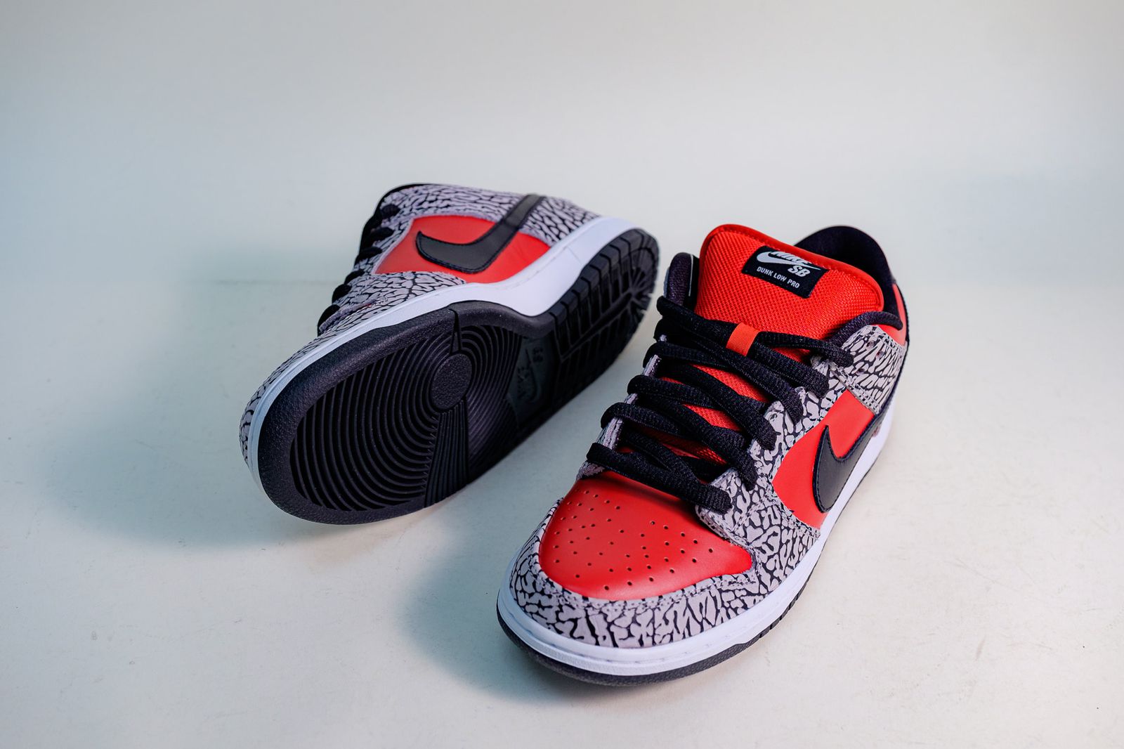Supreme X Nike SB Dunk Low