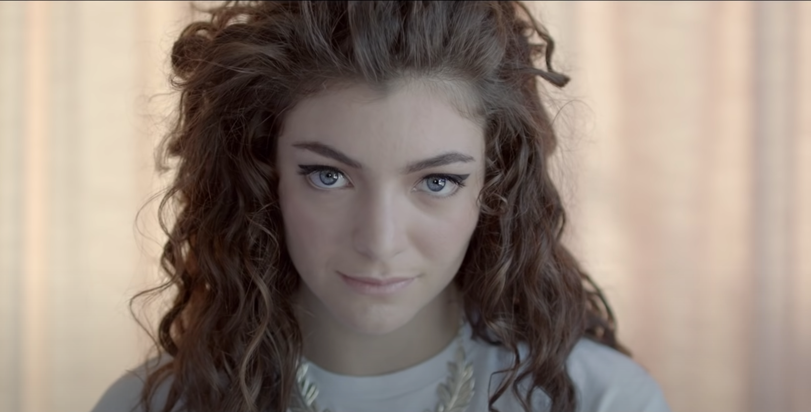 Lorde Releases 'Pure Heroine'